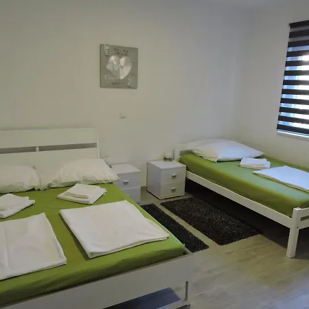 Lägenhet With Parking Space - 16898 *