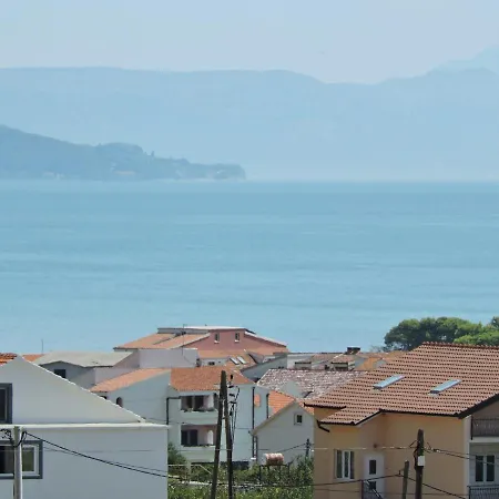 Lägenhet With Parking Space - 16898