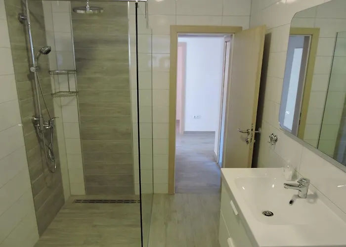 Appartement With Parking Space - 16898 Trogir